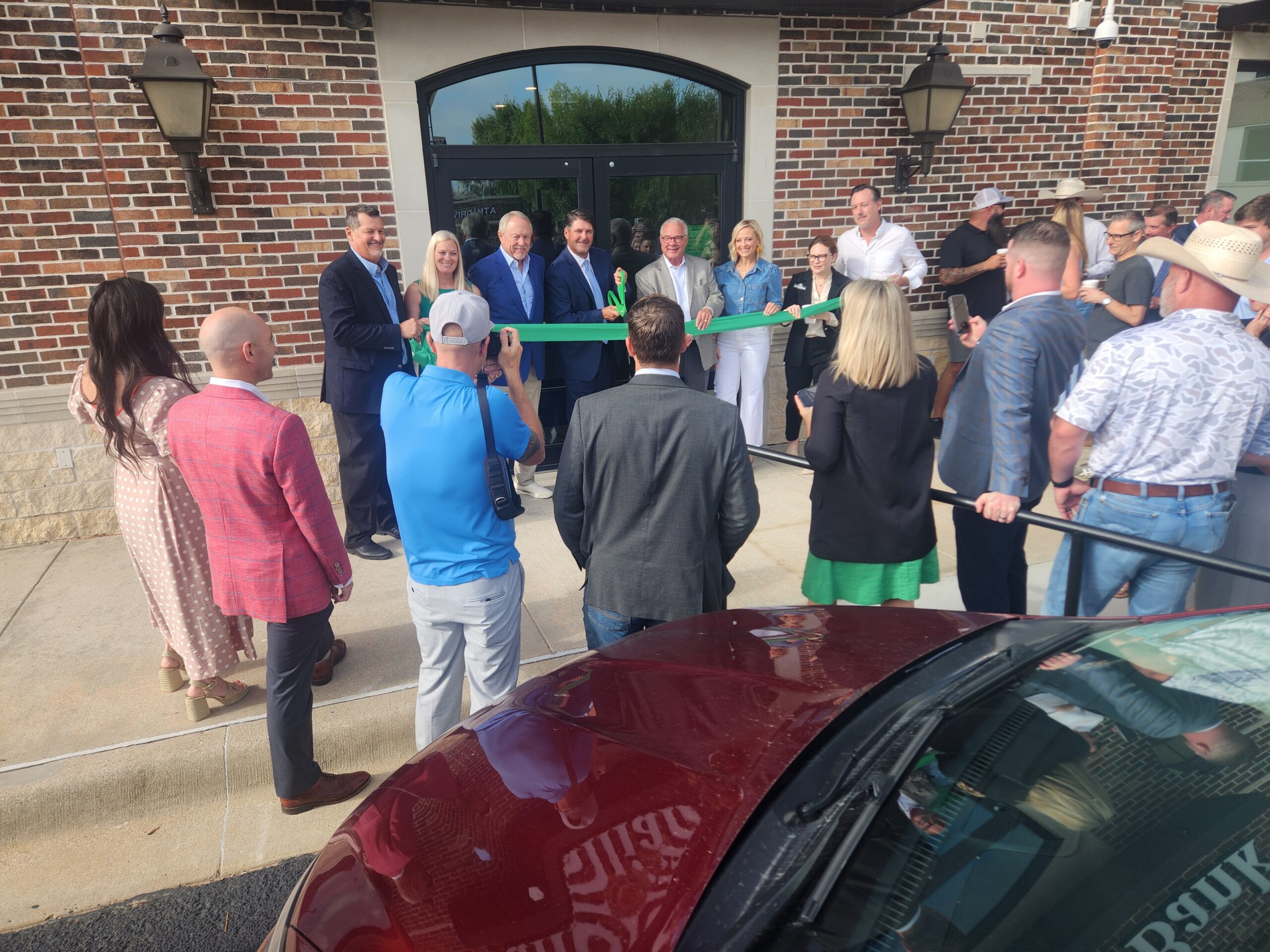 Valliance Bank Celebrates New Location With Ribbon Cutting